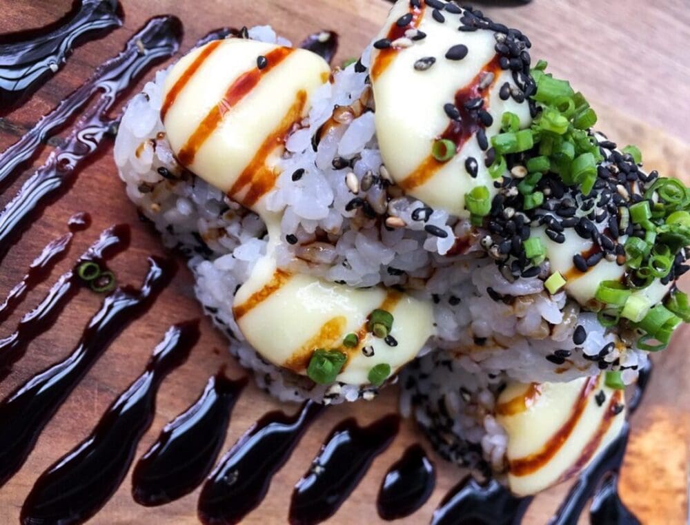 TOP 10 dań na Filipinach, których warto spróbować 35 sushi w manili