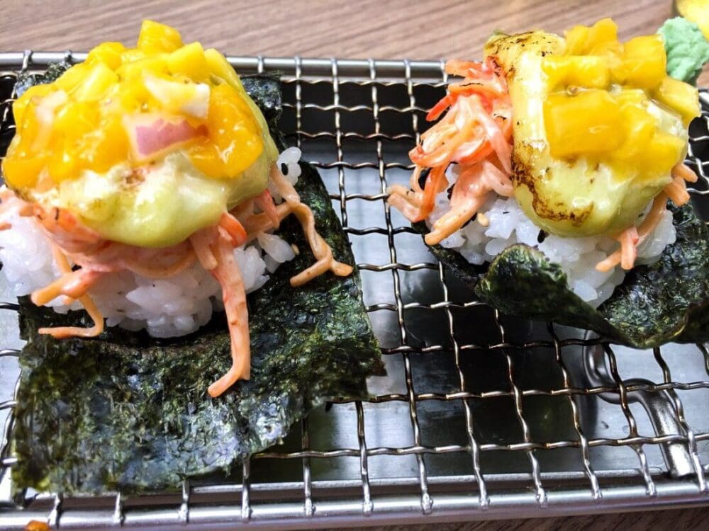 TOP 10 dań na Filipinach, których warto spróbować 34 sushi w manili