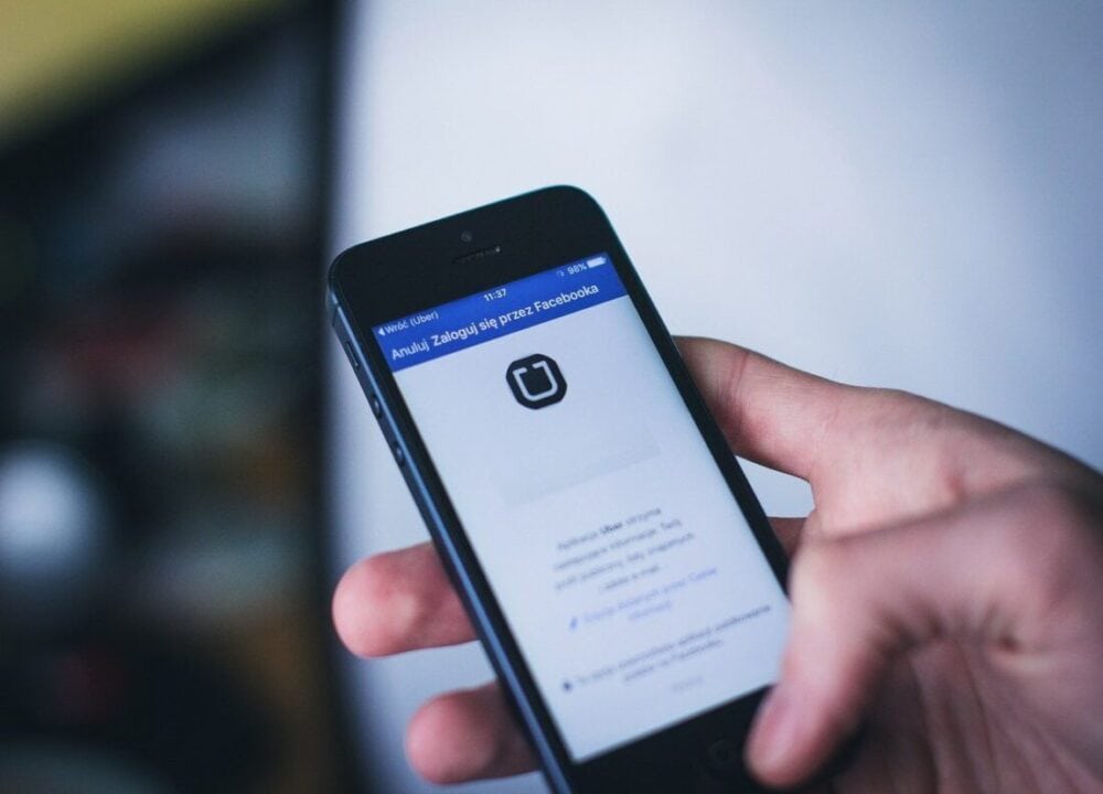 Dlaczego wojnę UBER vs Taxi wygra ten pierwszy? 13 smartfon