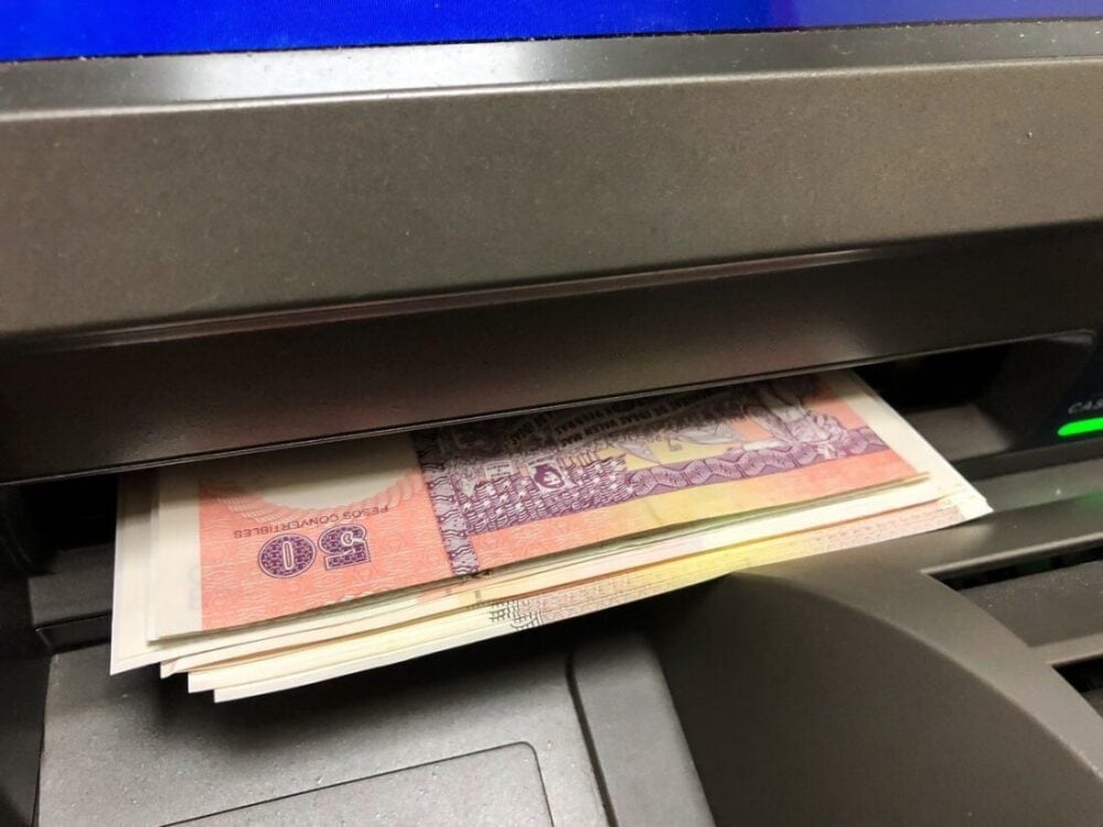 Kuba ciekawostki - co warto wiedzieć przed podróżą 11 bankomat na lotnisku w Hawanie