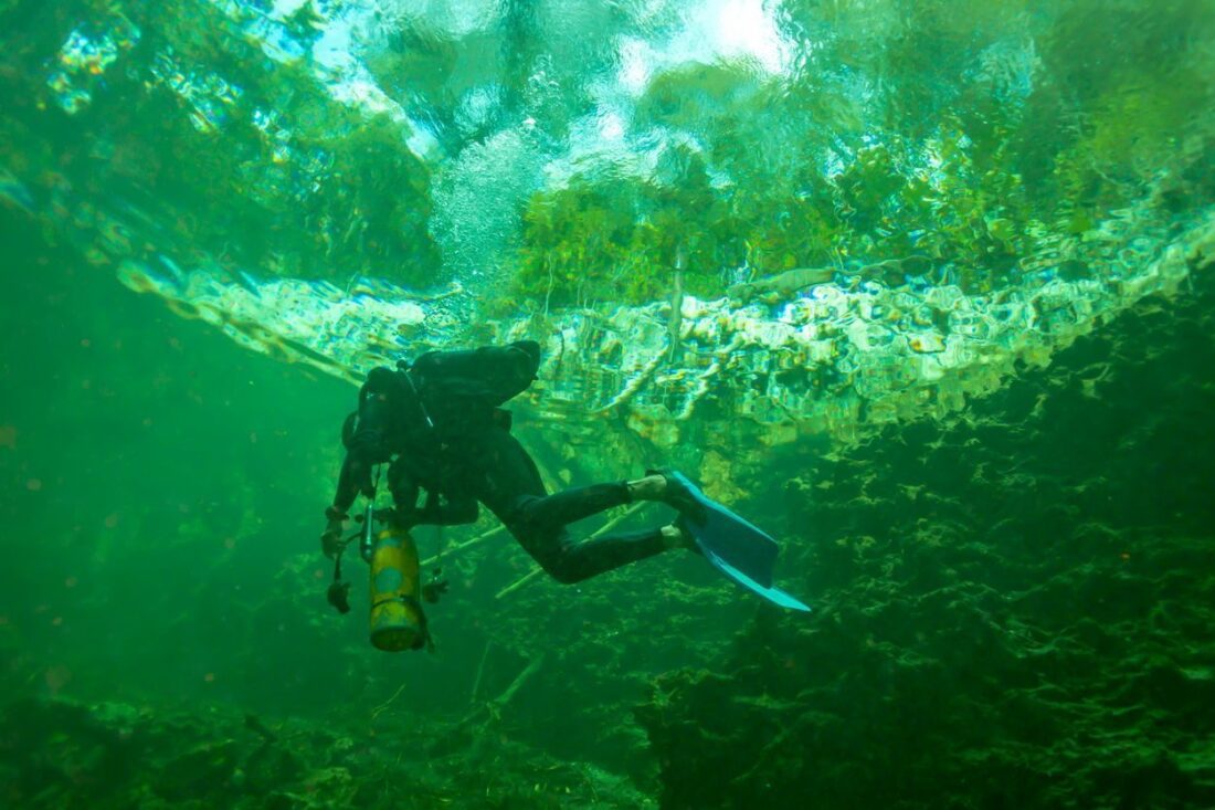 nurkowie pod wodą na Kubie