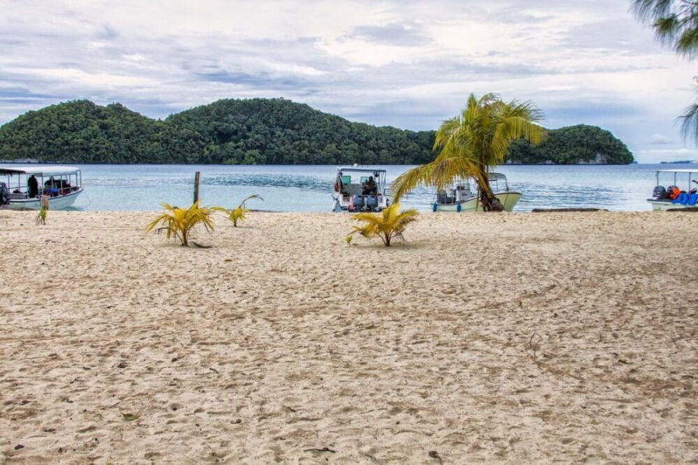 TOP 10 - najpiękniejsze plaże - ranking Szalonych Walizek 33 najpiękniejsze plaże