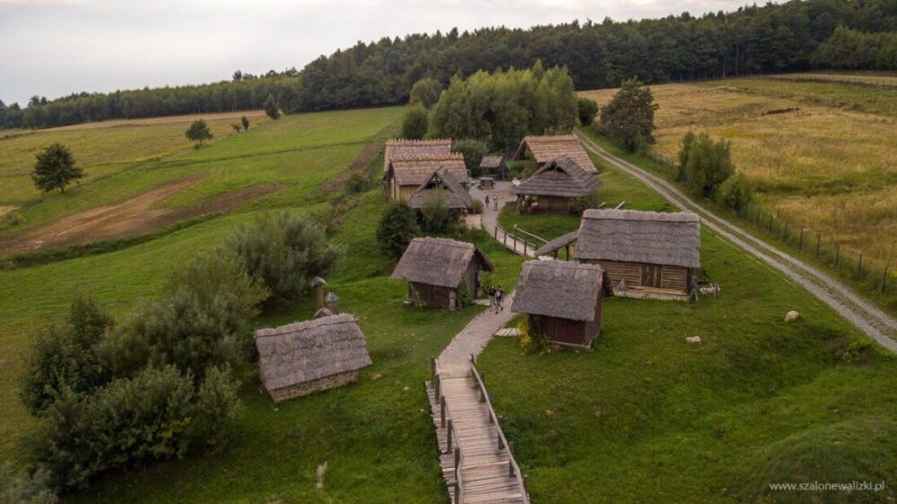 Osada Średniowieczna w Hucie Szklanej czyli co zobaczyć w okolicach Świętego Krzyża 101 osada średniowieczna w hucie szklanej