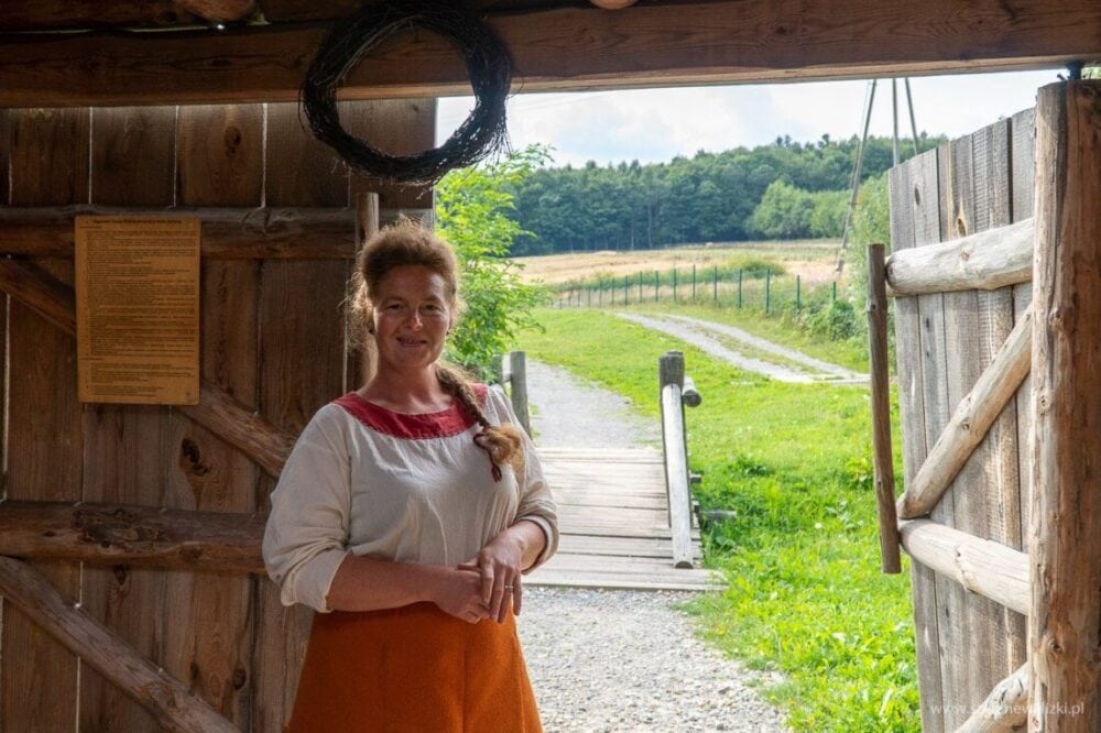 Osada Średniowieczna w Hucie Szklanej czyli co zobaczyć w okolicach Świętego Krzyża 69 brama do osady