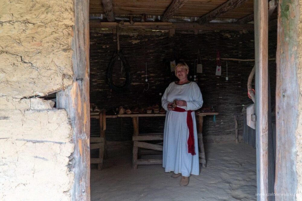Osada Średniowieczna w Hucie Szklanej czyli co zobaczyć w okolicach Świętego Krzyża 78 domek szewca w osadzie średniowiecznej